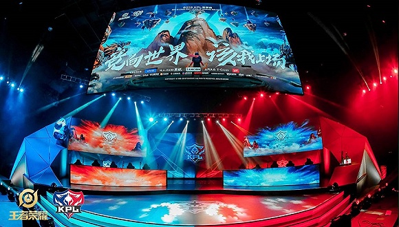 美网爆大冷！女单名将1：2被淘汰，萨巴伦卡送油条，中国金花2连胜